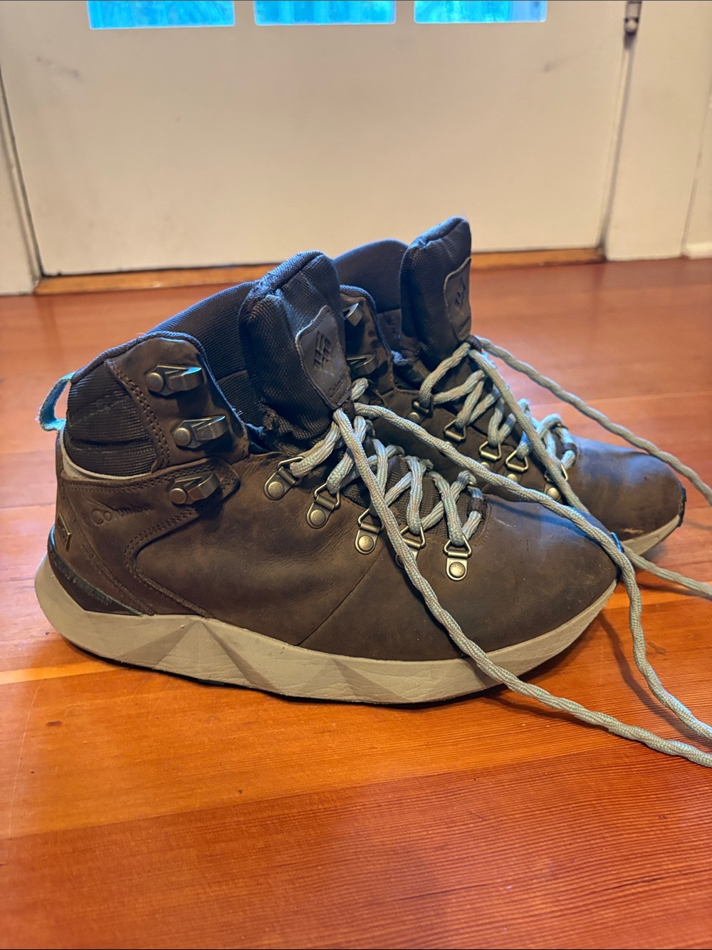 Columbia Brown Leather Mid-Top Hiking Boots with Gray Soles
